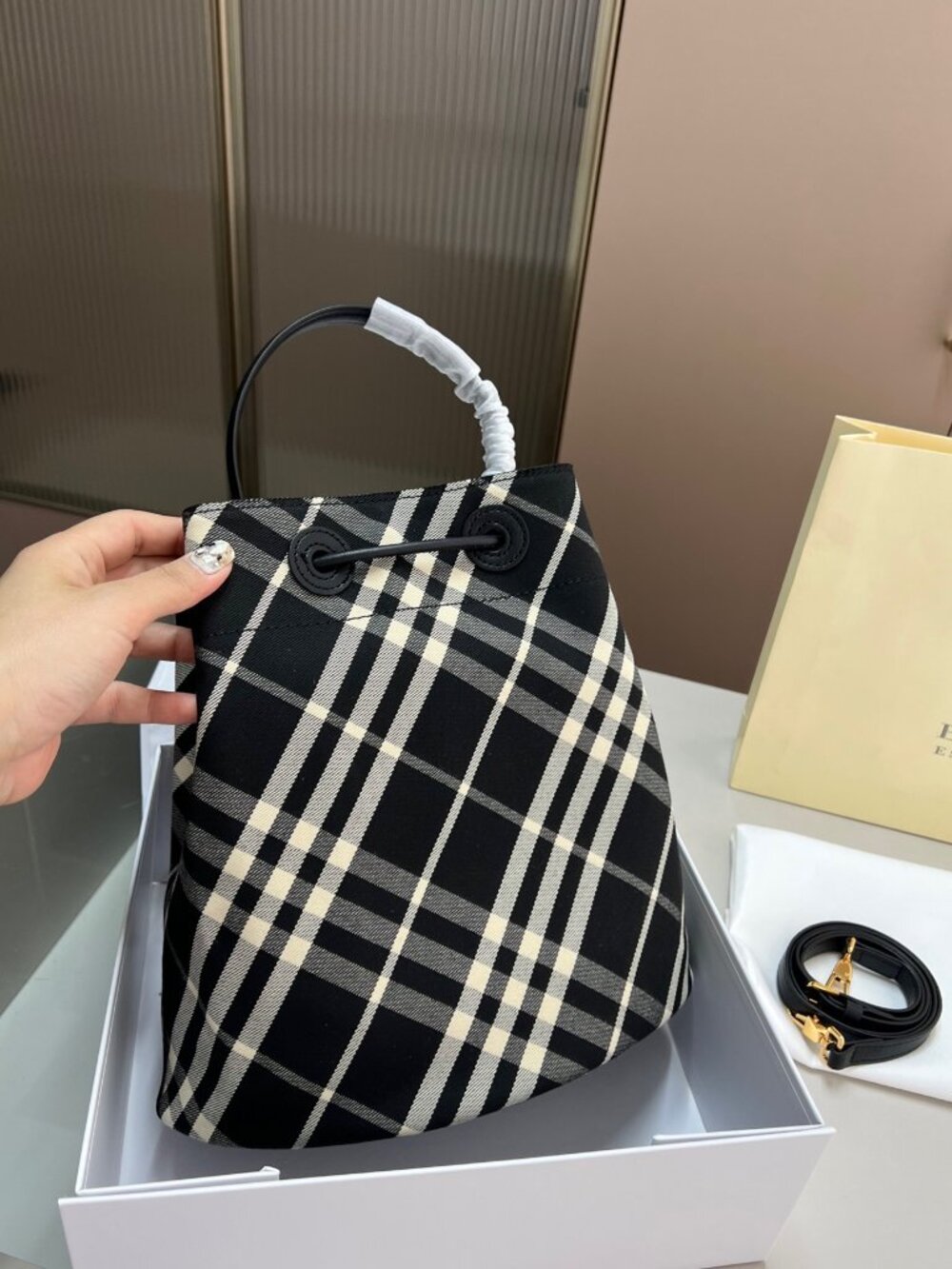 Burberry bag - Picture 4 of 7